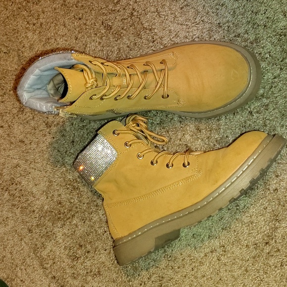 Wild Pair Women's Riiver Nubuck Embellished Boots 8.5 - Picture 2 of 8